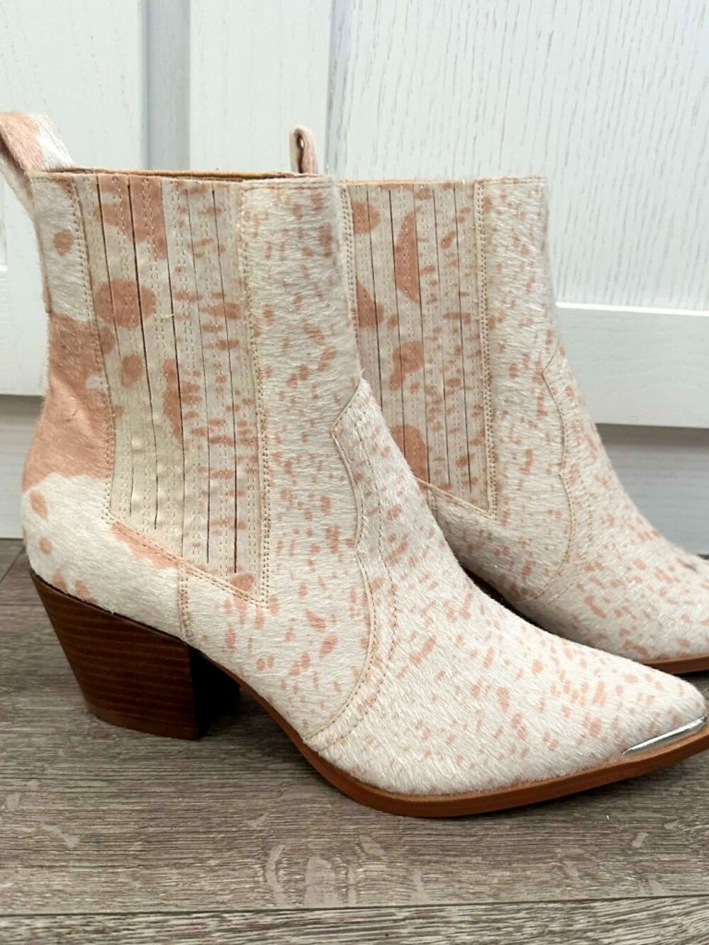 ARider Girl Cow Print Ankle Boots Women's 9 Ivory Tan Western Pointed Toe Heel